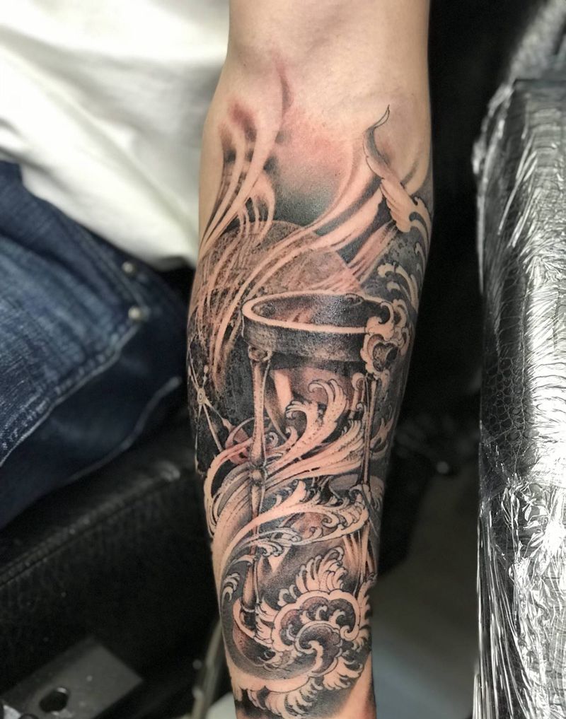 沙漏未完纹身图片_手臂纹身图案