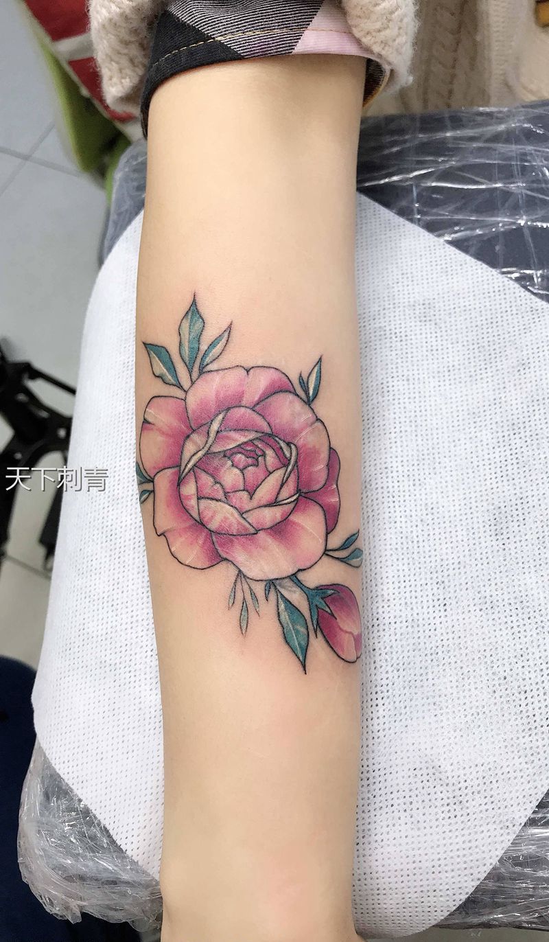 疤痕遮盖纹身图片_手臂水彩New School花疤痕遮盖纹身图案