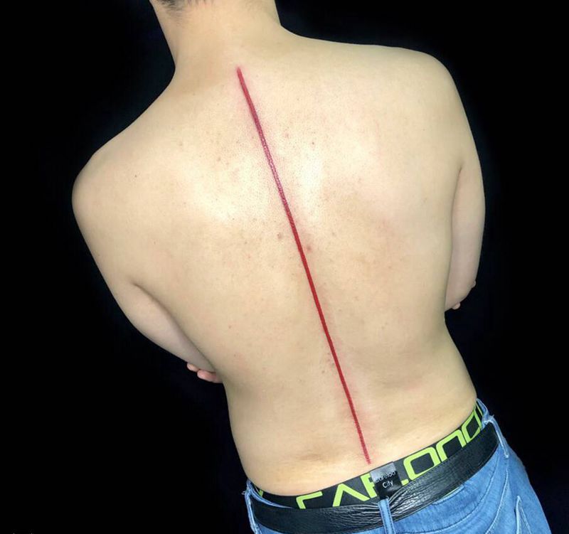 直线纹身图片_背部纹身图案