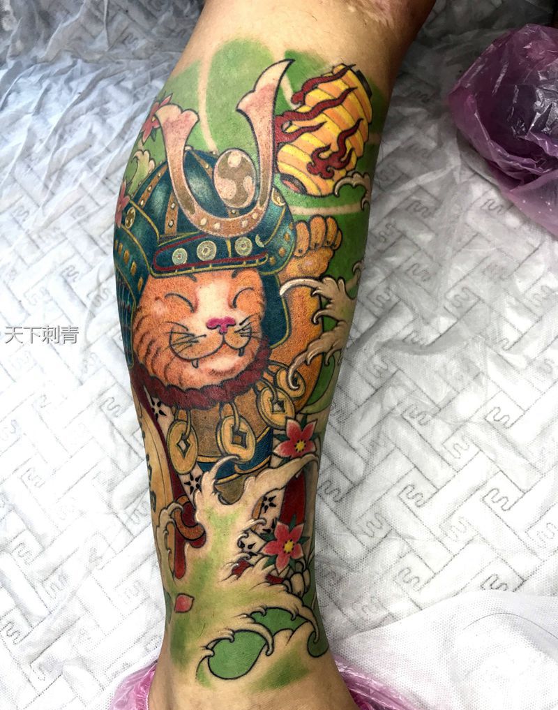 招财猫包小腿纹身图片_腿部新传统招财猫包小腿纹身图案