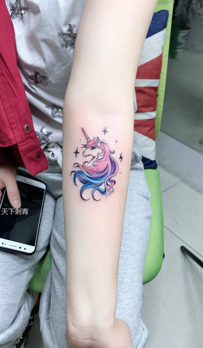 店内小纹身纹身图片_手臂背部水彩新传统纹身图案