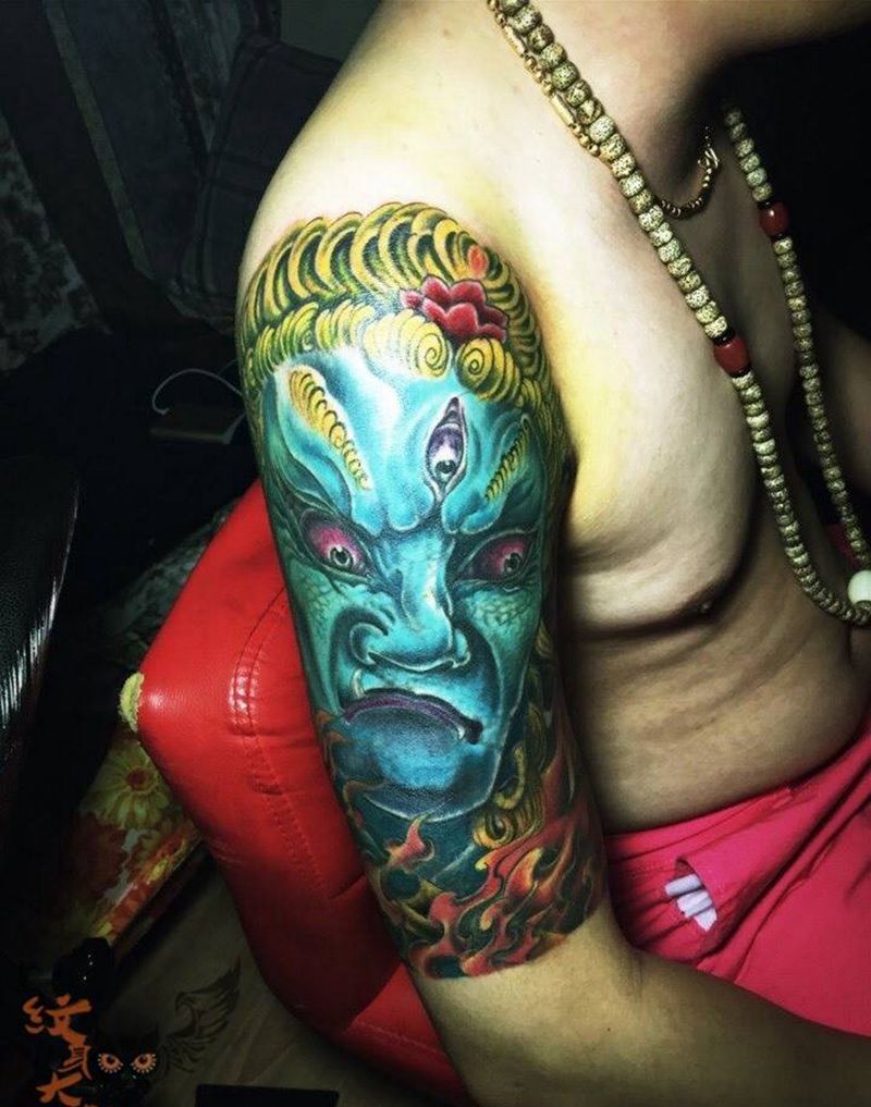 大臂不动明王遮盖纹身图片_