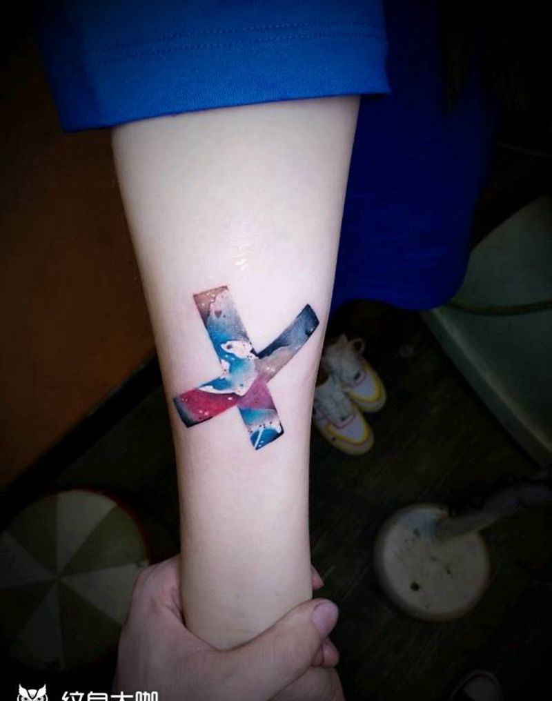 水彩叉叉纹身图片_