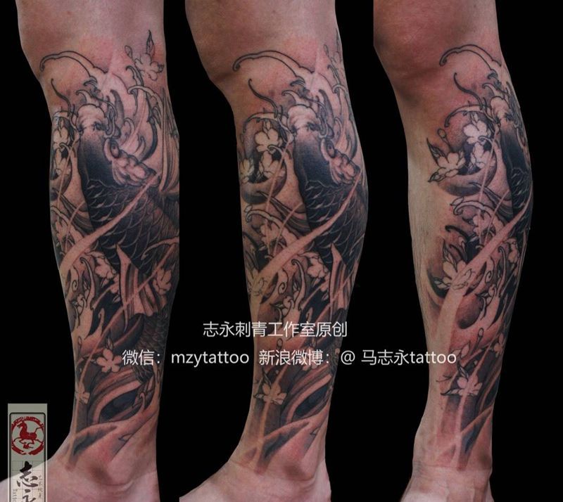 志永刺青工作室原创鲤鱼纹身图片_腿部新传统鲤鱼原创设计志永刺青纹身图案