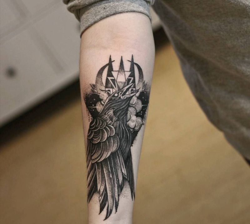 点刺乌鸦纹身图片_手臂点刺乌鸦纹身图案