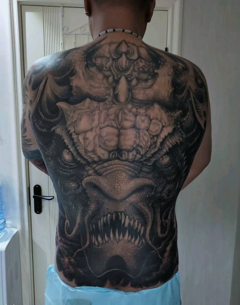 龙威纹身图片_背部欧美写实龙威满背龙龙纹身图案
