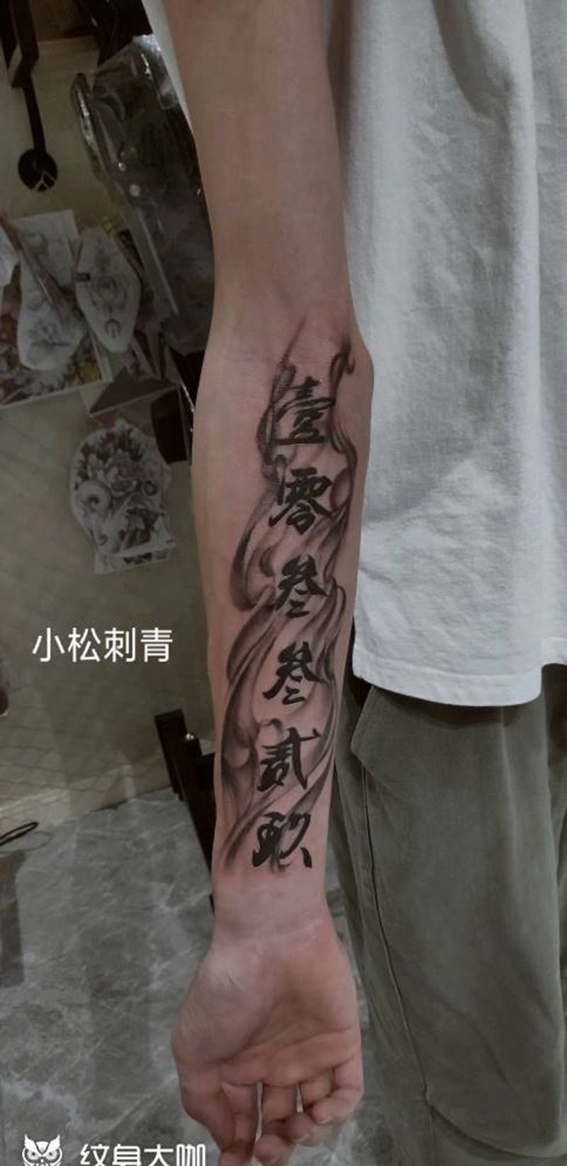 根据客人想法设计纹身图片_手部水墨纹身图案