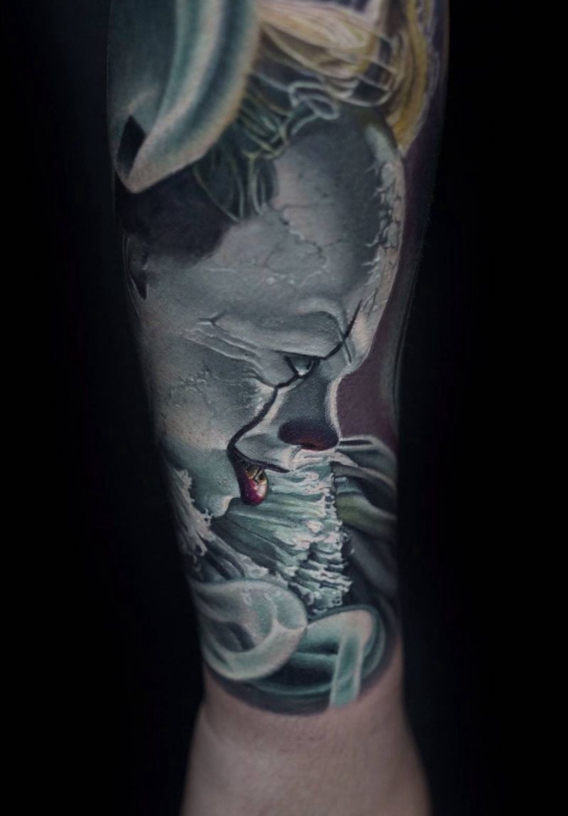 小丑回魂纹身图片_手臂欧美写实肖像彩色纹身图案