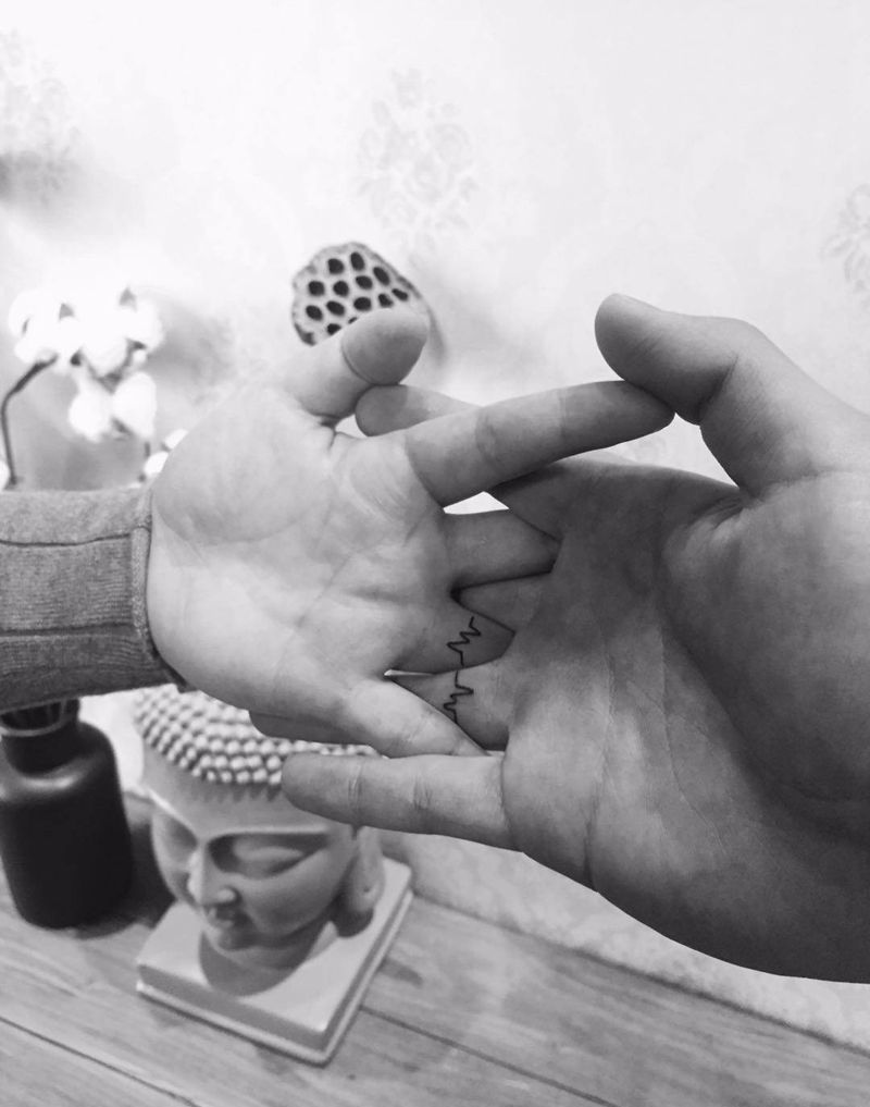 情侣心电图纹身图片_