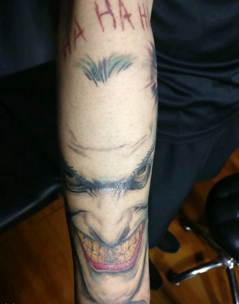 小丑主体包小臂纹身图片_