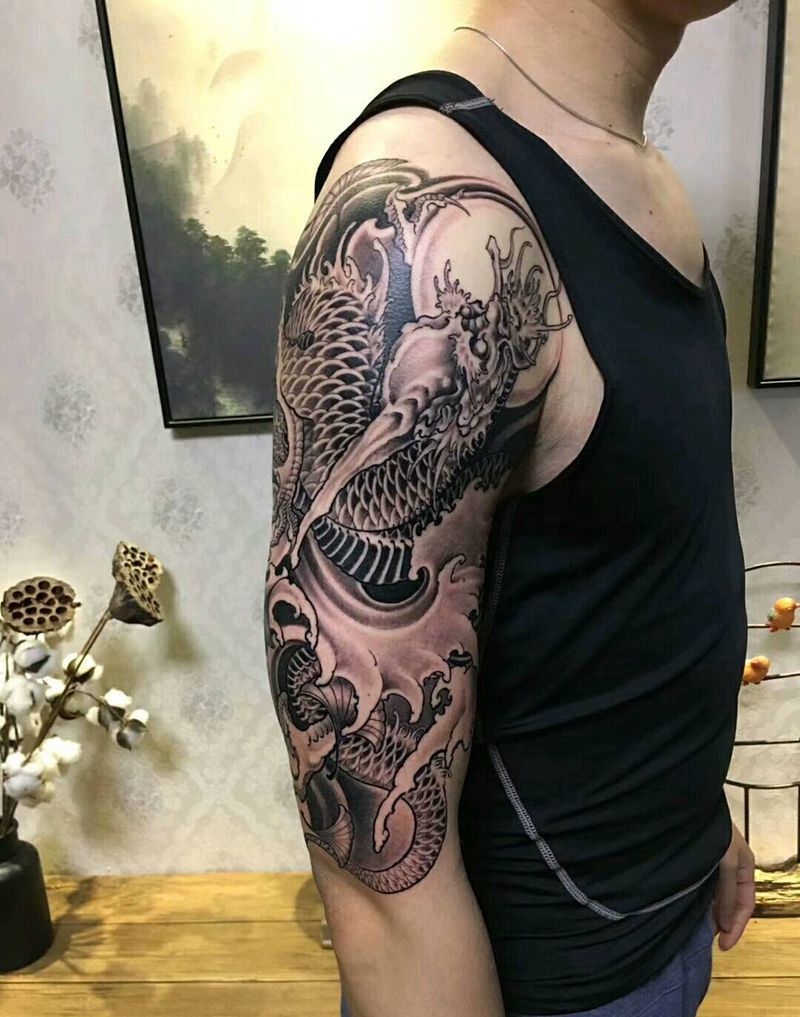 祥龙驭月纹身图片_
