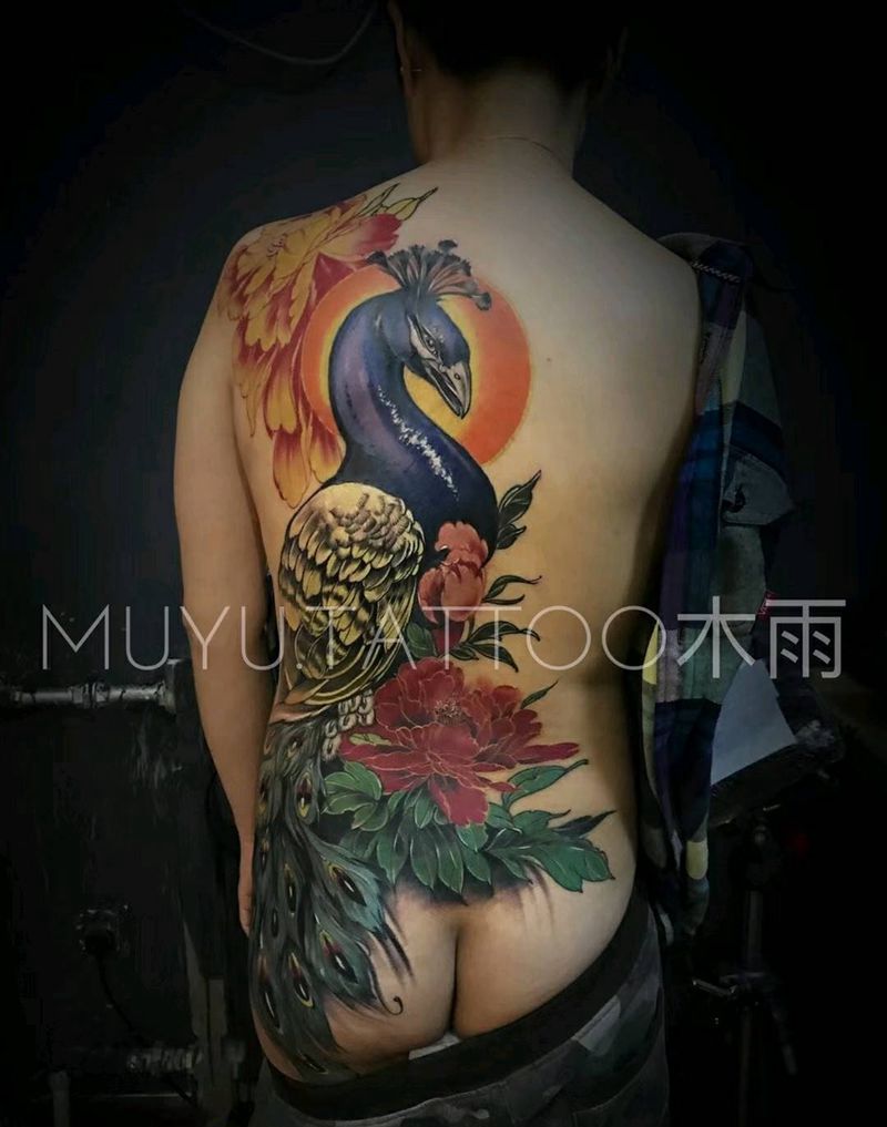 孔雀纹身图片_背部传统动物成品纹身图案