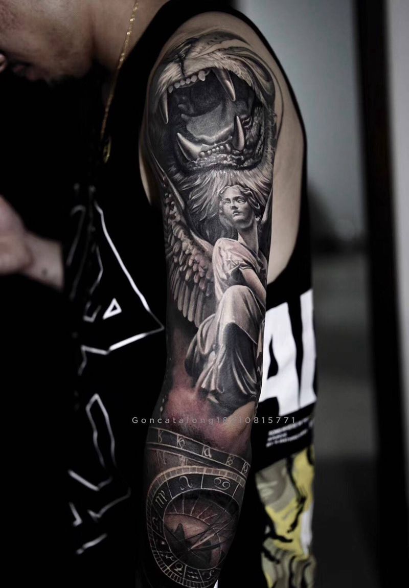 黑灰写实花臂纹身图片_手臂欧美写实雕塑纹身图案