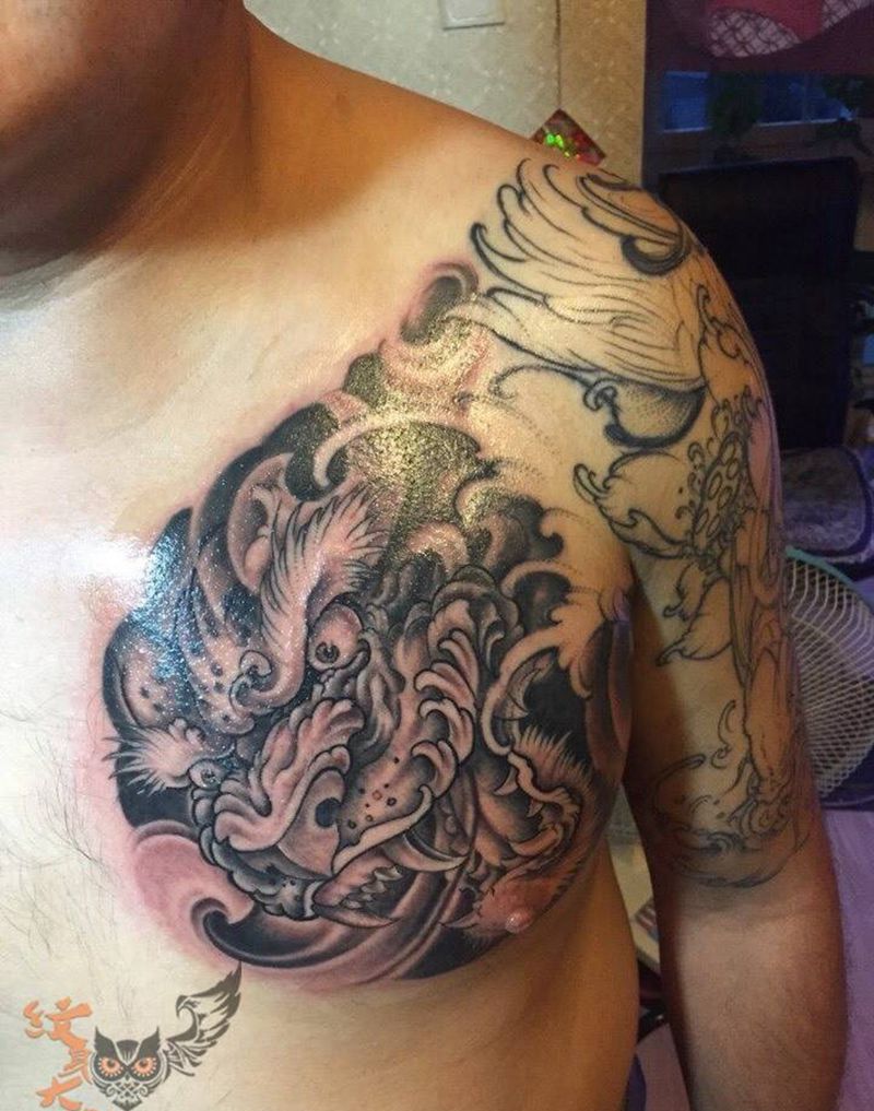 前胸虎头纹身图片_