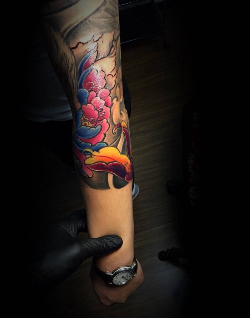 七分袖 莲花纹身图片_