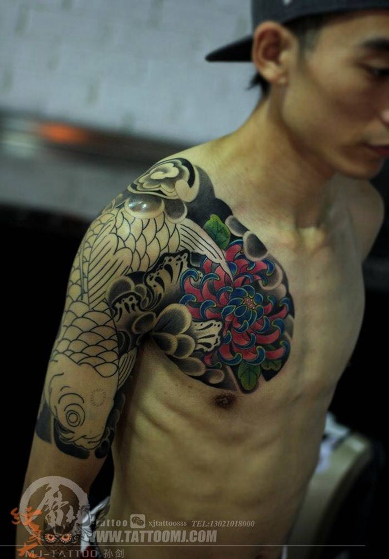 半甲作品:锦鲤 菊花纹身图片_传统纹身图案