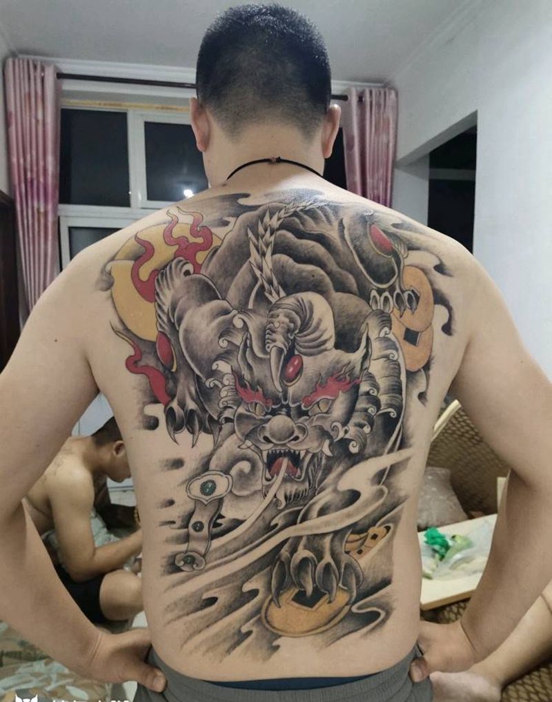 貔貅纹身图片_背部纹身图案