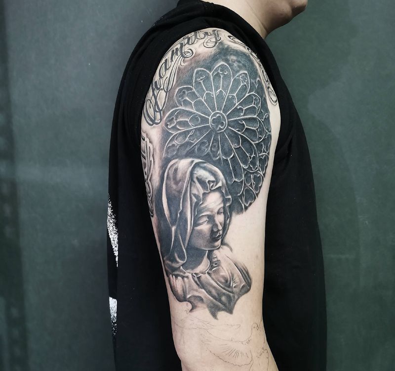 欧美写实遮盖未完成纹身图片_手臂欧美写实纹身图案