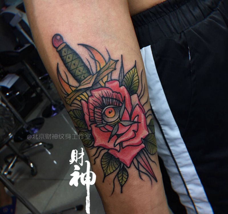 多涵义纹身图片_手臂New School纹身图案