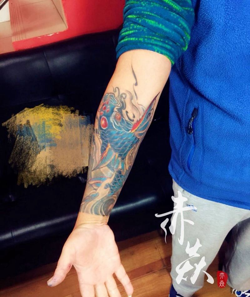 小臂鱼纹身图片_