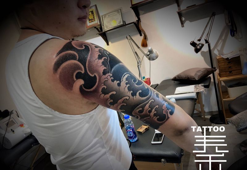 浪花遮盖纹身图片_手臂纹身图案