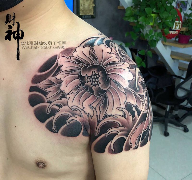 小半甲纹身图片_肩部胸部新传统老传统纹身图案