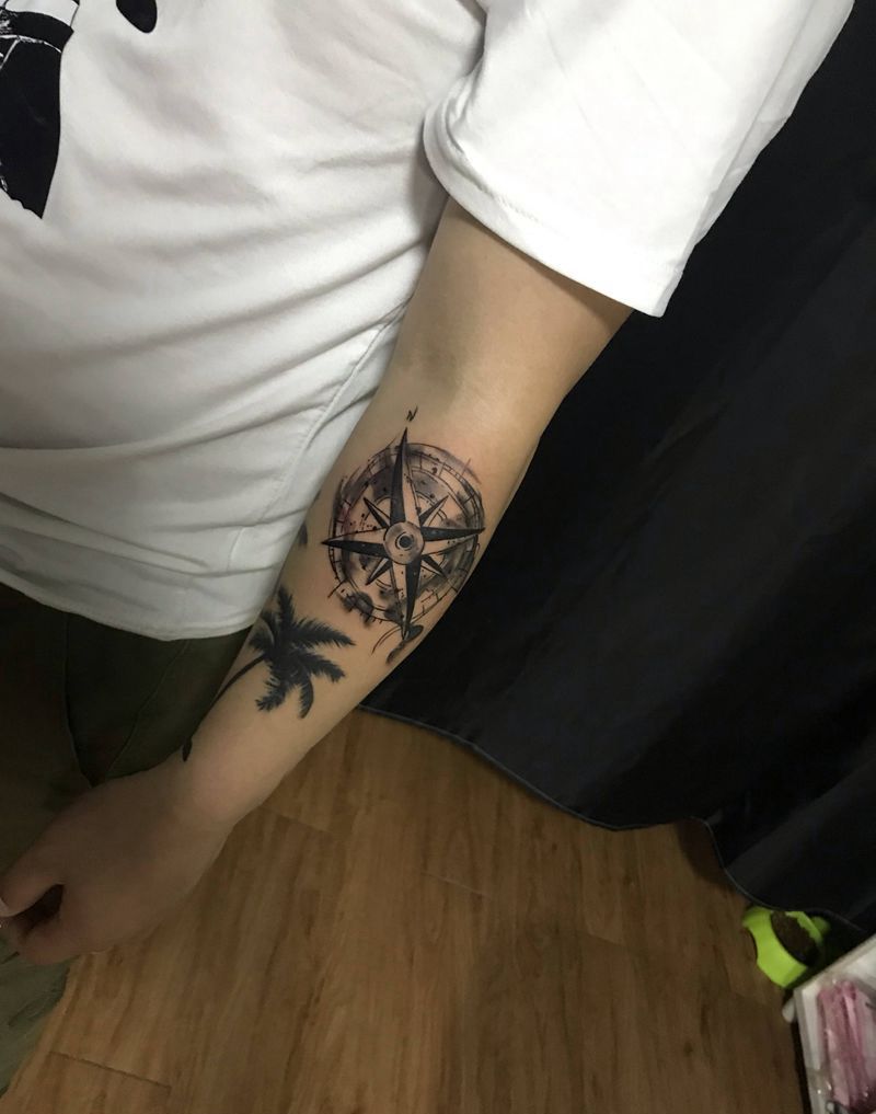 指南针纹身图片_手臂点刺欧美写实纹身图案