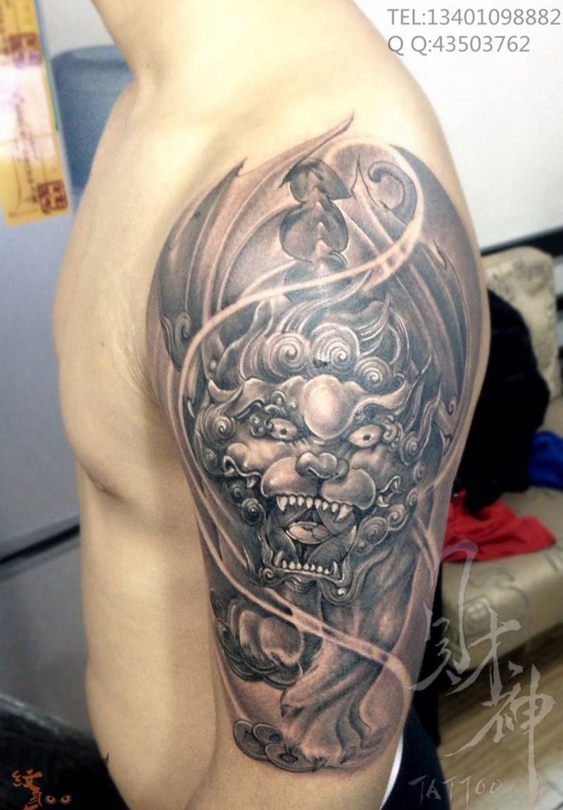 狮纹身图片_传统鬼神动物肩部手臂写实欧美纹身图案