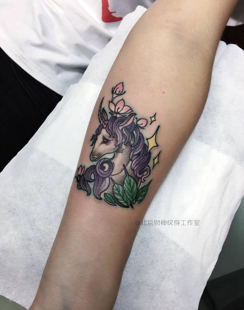 独角兽纹身图片_手臂成品欧美传统动物纹身图案