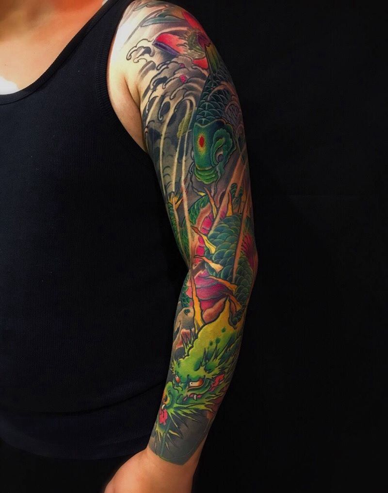 鱼龙混杂纹身图片_成品传统肩部纹身图案