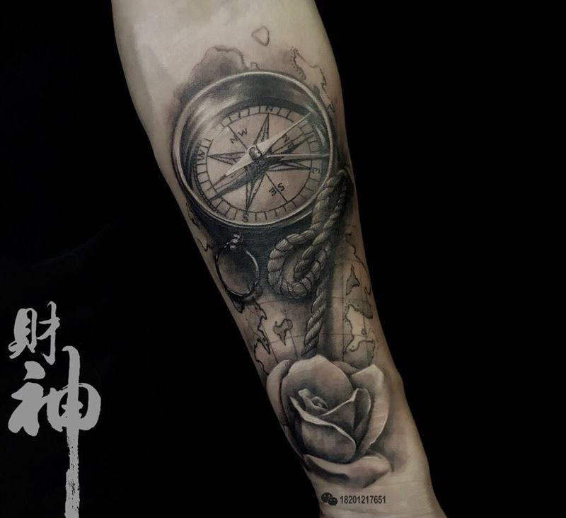 指南针纹身图片_手臂欧美写实纹身图案