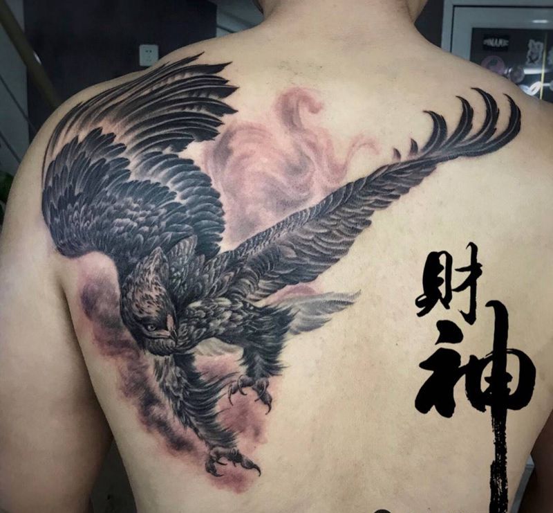 鹰纹身图片_肩部背部新传统纹身图案