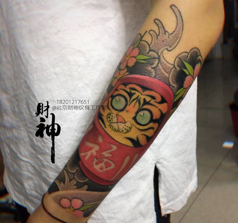 蛋蛋猫猫纹身图片_手臂新传统老传统纹身图案