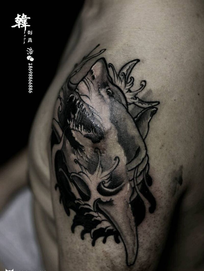 风格杂交的鲨鱼纹身图片_
