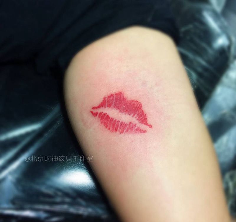 爱妻之吻纹身图片_成品清新手臂静物纹身图案