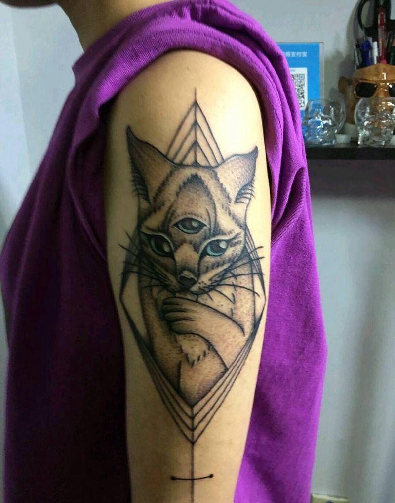 点刺小猫咪纹身图片_肩部手臂欧美清新贴纸动物图腾成品纹身图案