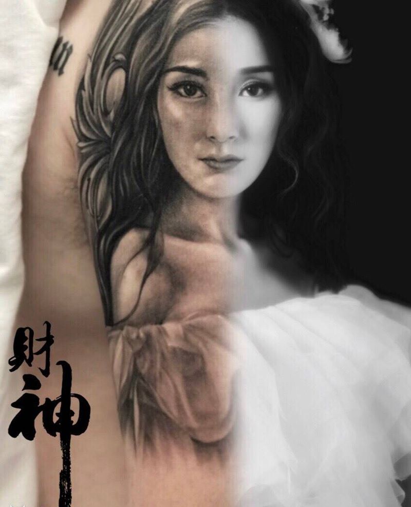 爱人肖像纹身图片_肩部手臂欧美写实纹身图案