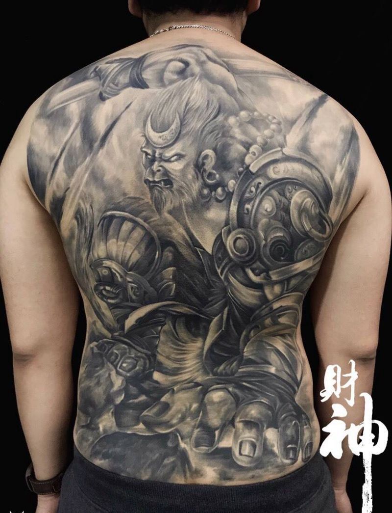 恢复后3年效果纹身图片_背部欧美写实新传统纹身图案