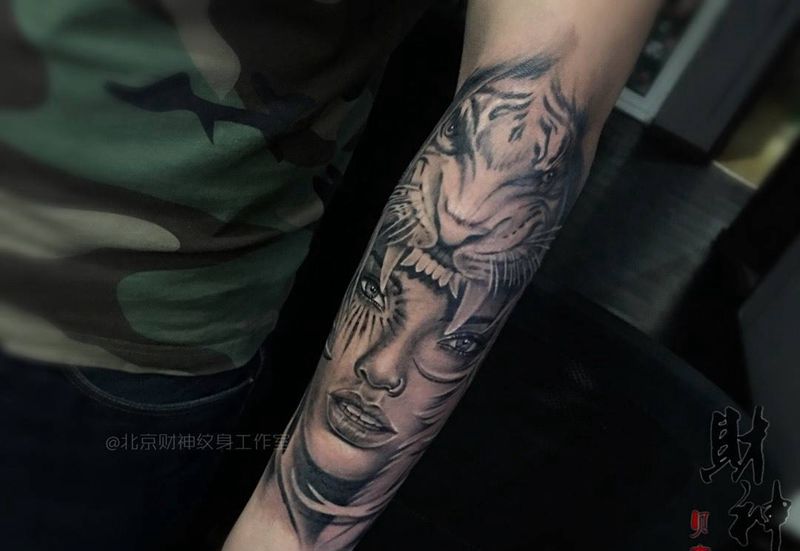 假老虎纹身图片_成品手稿手臂欧美写实人物动物纹身图案