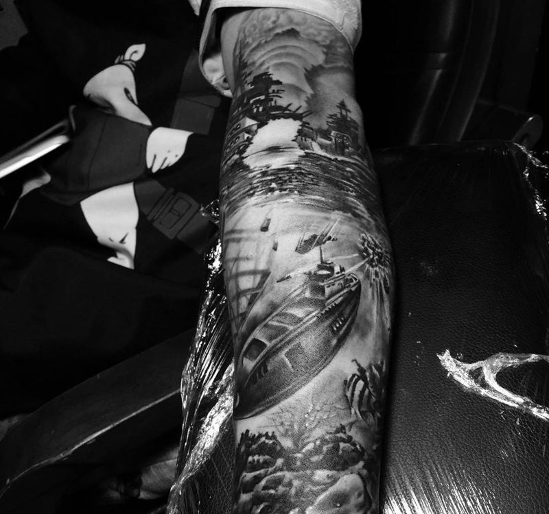 海底战争纹身图片_手臂写实人物成品纹身图案
