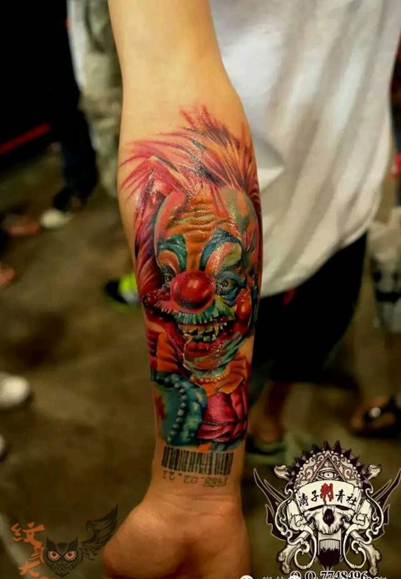 小丑纹身图片_欧美肖像手臂纹身图案