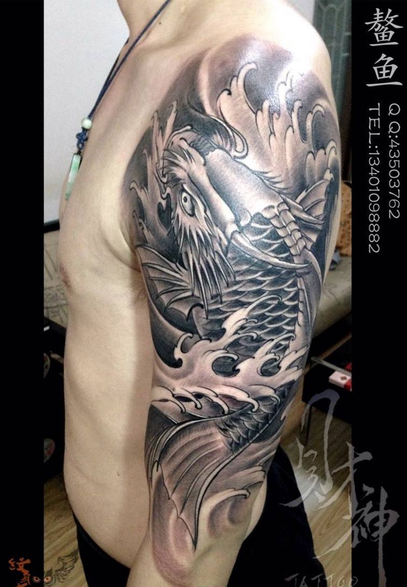 鱼类纹身图片_传统动物肩部纹身图案