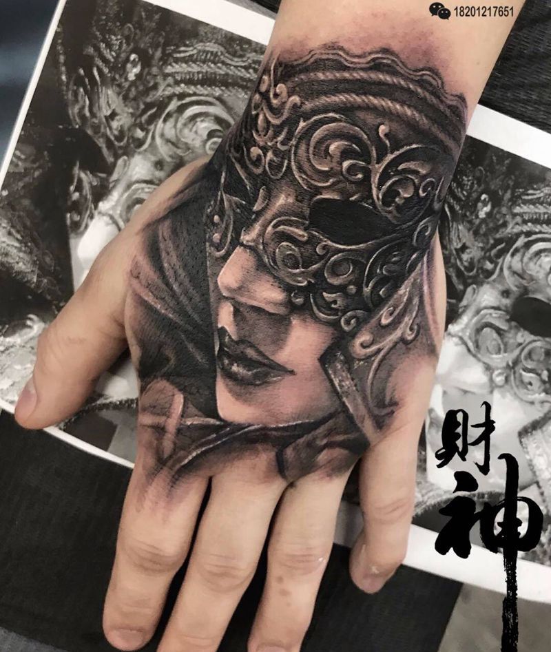 古董面具纹身图片_手部欧美写实点刺纹身图案