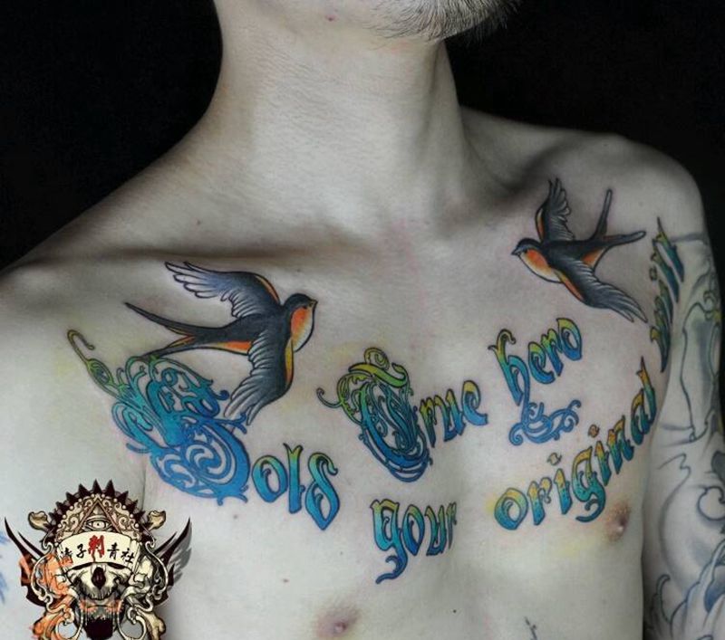 字体纹身图片_欧美胸部字符纹身图案