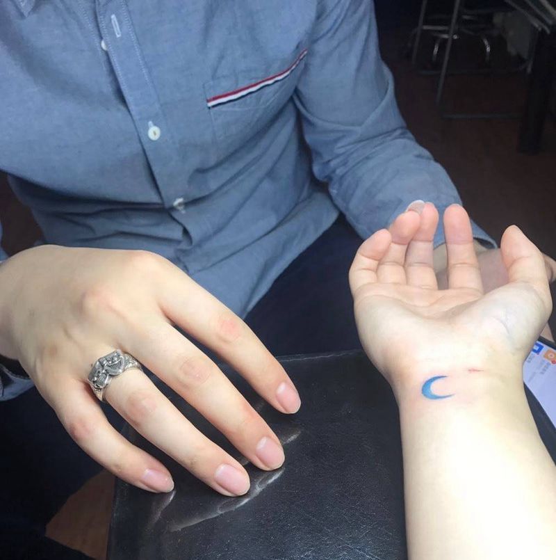 蓝月亮纹身图片_