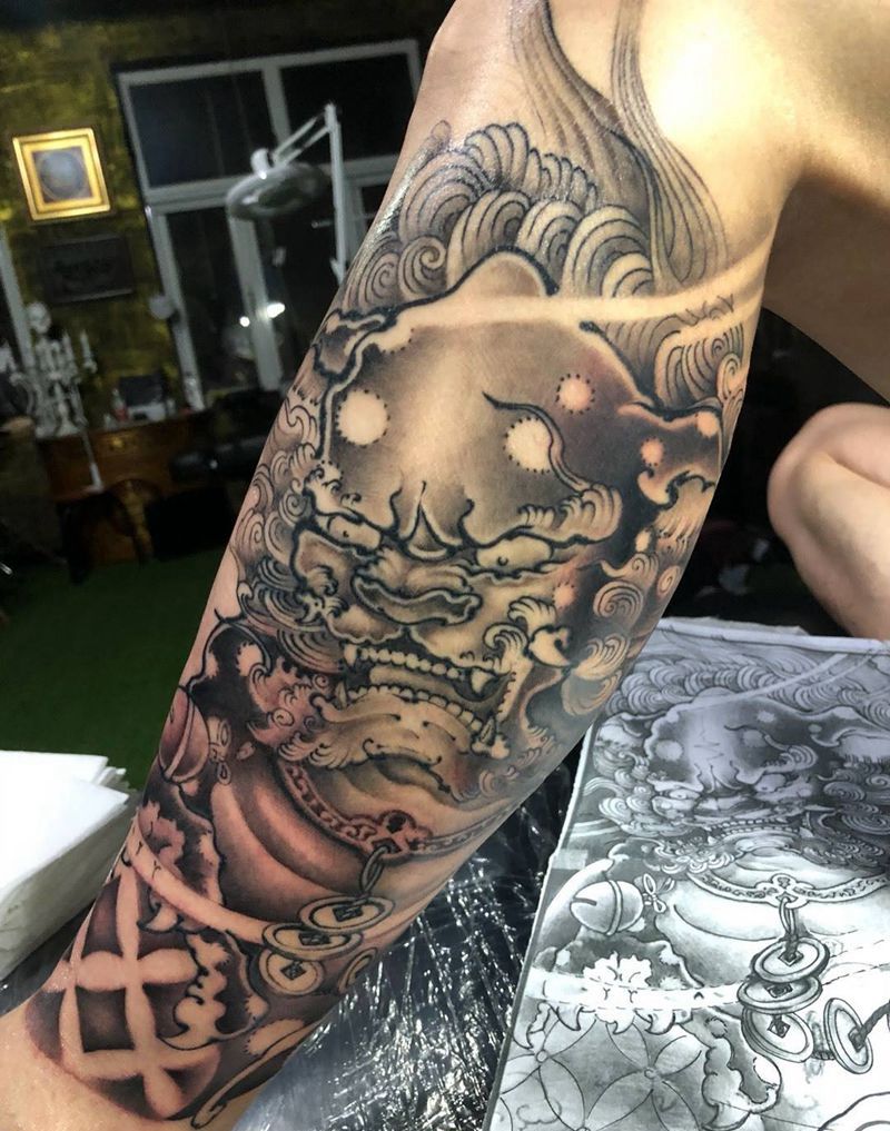 小腿唐狮纹身图片_