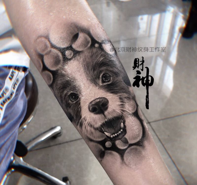 豆丁纹身图片_手臂欧美写实纹身图案