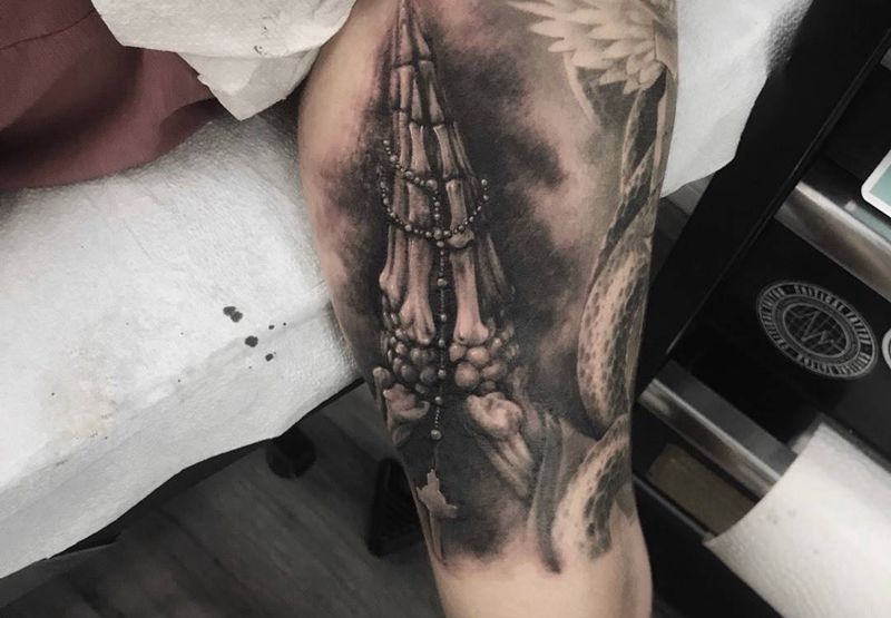 祈祷之手骨纹身图片_成品欧美纹身图案