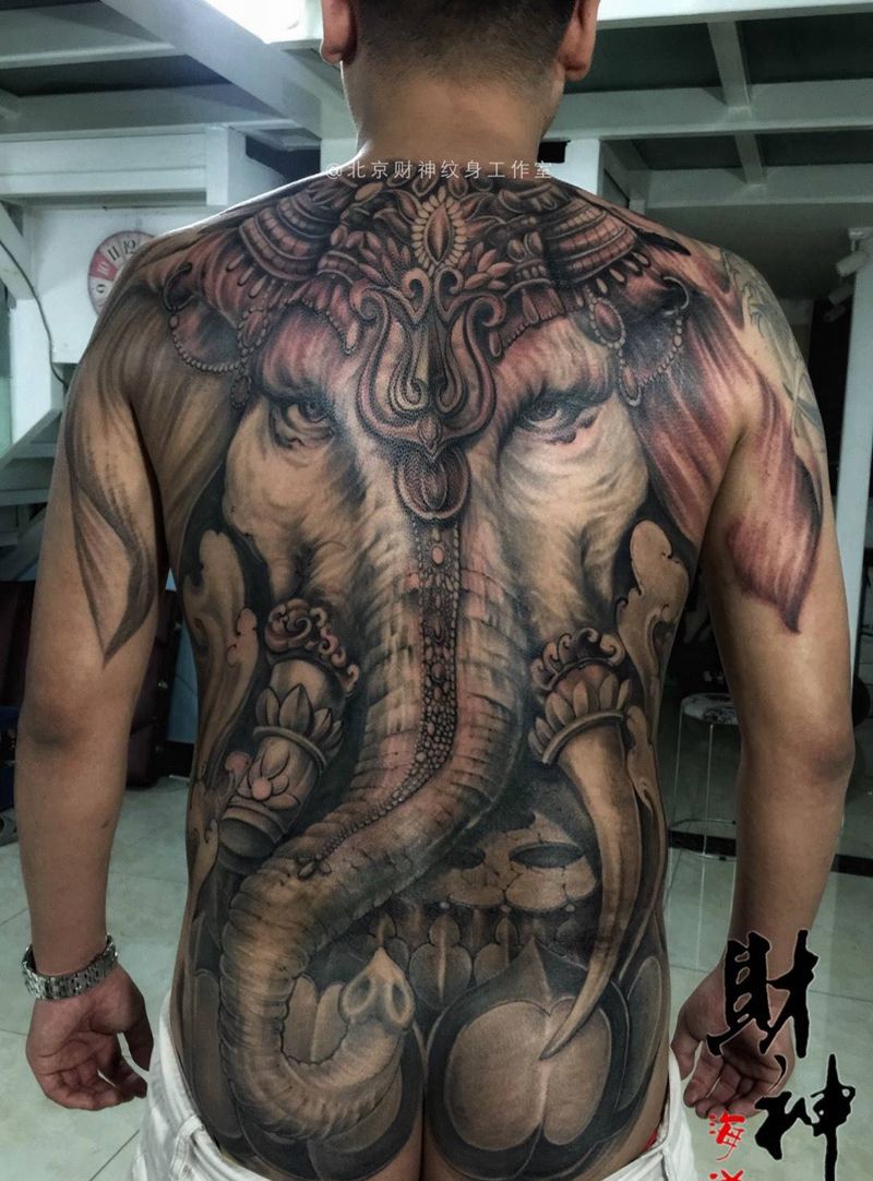 大象纹身图片_传统背部成品纹身图案
