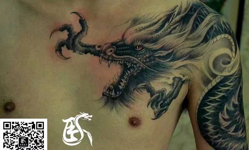 本店龙纹身作品纹身图片_肩部胸部龙纹身纹身图案